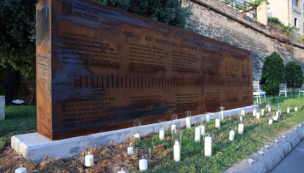 El muro de la Dignidad con las víctimas de los bombardeos