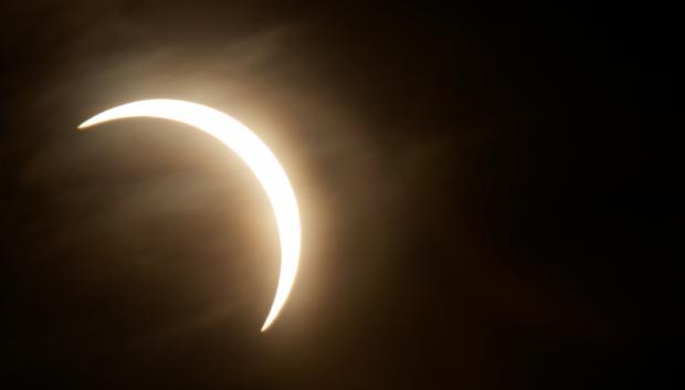 Eclipse solar parcial profundo
