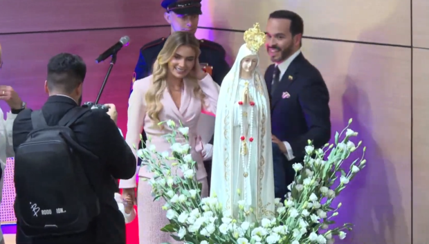 Imagen de la Virgen de Fátima en la jura de De la Espriella