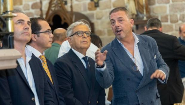 Salvador Fuentes junto al artista Antonio Villar