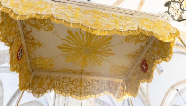 El palio de la Virgen del Sol
