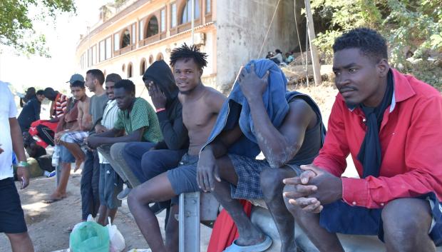 Imagen de archivo de varios inmigrantes ilegales llegados a Ceuta el pasado 30 de julio
