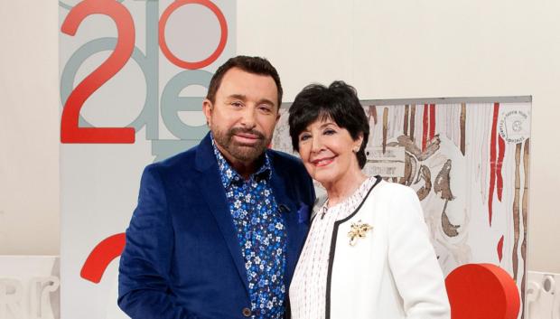 José Manuel Parada y Concha Velasco, dos de los presentadores de Cine de barrio