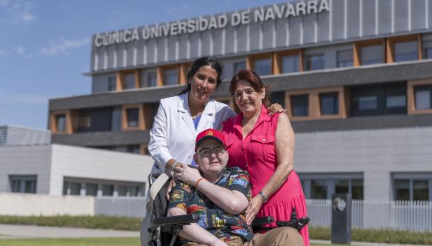 Sergio, su madre y Beatriz Luquin