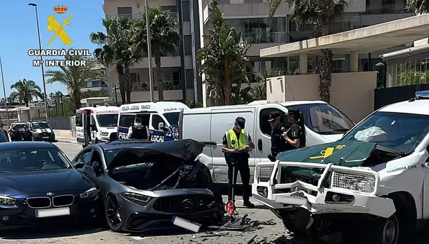 Pedir a los coches patrulla que respeten las normas en las persecuciones es difícil