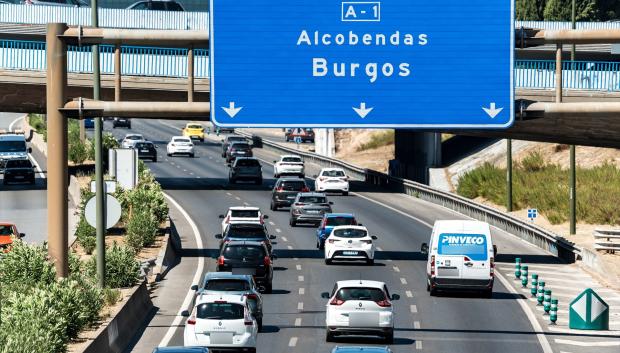 Decenas de vehículos en la A-1