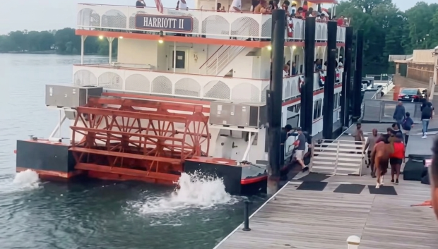 El barco cargado de turistas