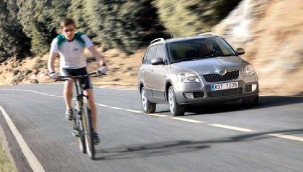 Adelantar ciclistas siempre con la distancia adecuada