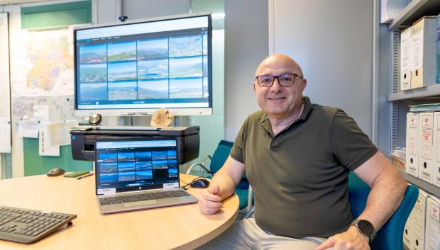 El técnico de Fundación de Patrimonio natural y responsable del proyecto de cámaras de videovigilancia par los incendios forestales.