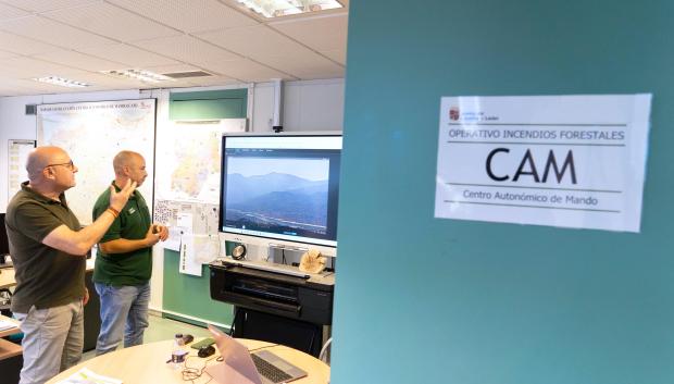 El técnico de Fundación de Patrimonio natural y responsable del proyecto de cámaras de videovigilancia par los incendios forestales.