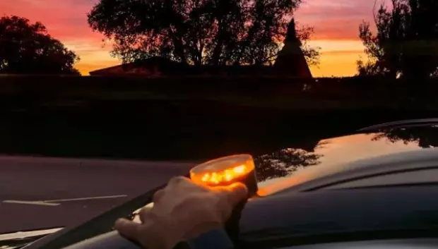 El problema es que las balizas V16 solo se ven bien de noche