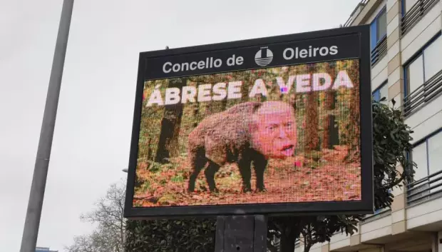 Pantalla del Ayuntamiento de Oleiros con Donald Trump