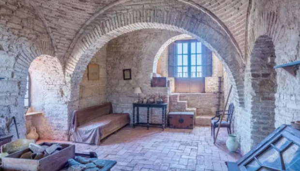 Una de las salas del interior del castillo