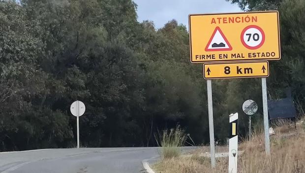 Mantenimiento de carreteras se limita a señalizar los socavones