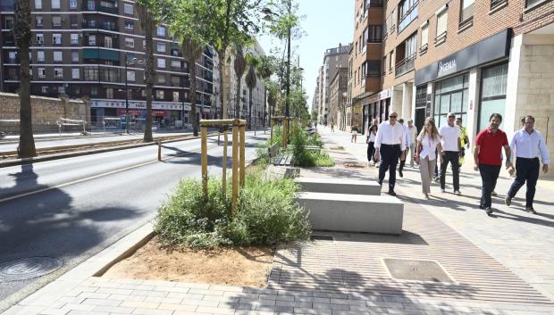 Imagen tomada el pasado viernes de la visita de Juan Giner a la obras de Pérez Galdós-Giorgeta en Valencia