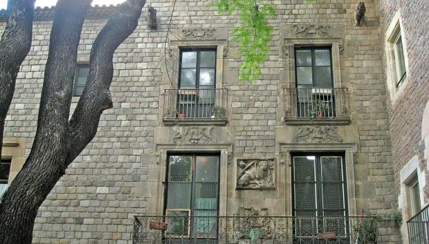 Fachada de la casa del gremio de zapateros