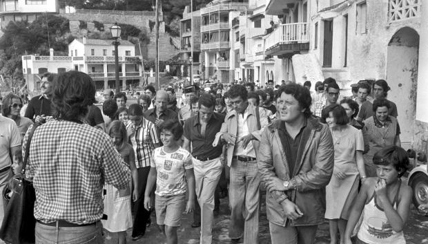 Adolfo Suárez en Begur, Girona, en 1977