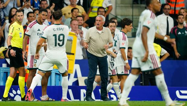 José Mourinho celebra el gol de la victoria ante el Espanyol