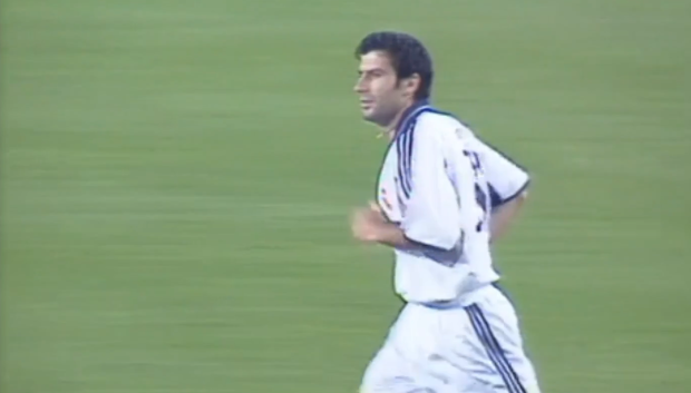 Figo, en el Camp Nou con la camiseta del Real Madrid