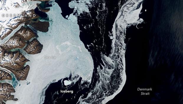 En esta imagen, captada el 12 de junio de 2026 por el sensor OLI (Operational Land Imager) del satélite Landsat 9 , se observa un iceberg a la deriva en el estrecho de Dinamarca