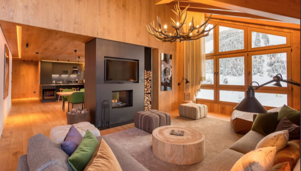Una de las habitaciones del hotel, con salón