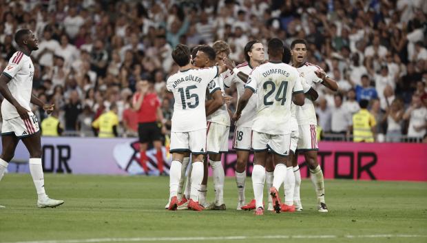 Los jugadores del Real Madrid celebran el primer gol de Mbappé