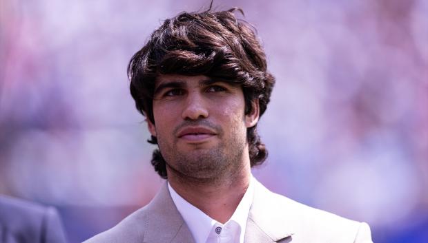 Carlos Alcaraz con el pelo largo