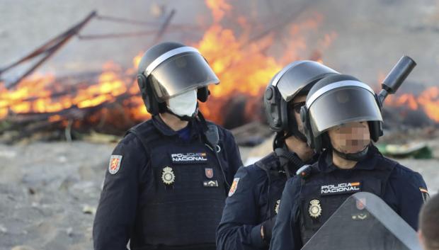 Agentes de la Policía Nacional presentes en los altercados