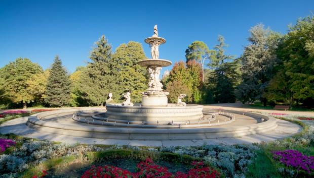 Fuente labrada en mármol junto al Palacio Real