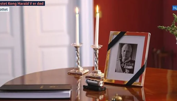 La televisión noruega muestra un retrato del difunto Rey Harald