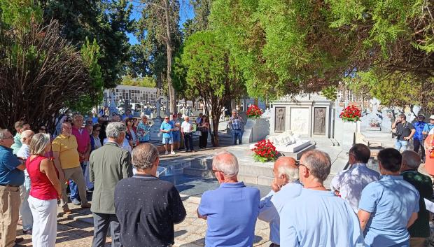 Parte del público congregado en la ofrenda a Manolete