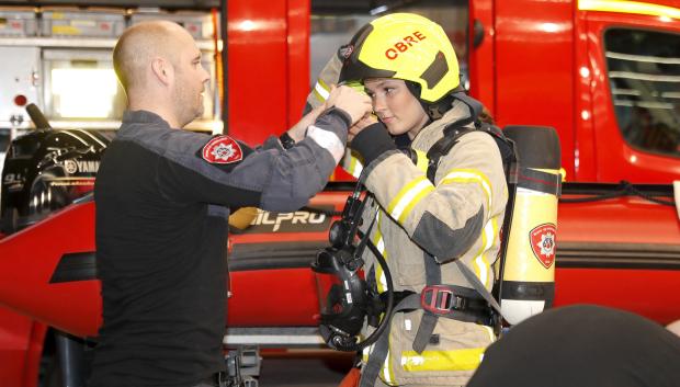 La princesa Ingrid Alexandra visita la estación de bomberos de Sentrum