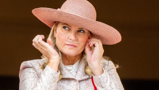 Mette-Marit en un acto en el balcón del Palacio Real de Oslo, con las gomas puestas