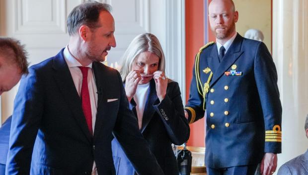 Mette-Marit en uno de sus compromisos reales con ayuda del oxígeno