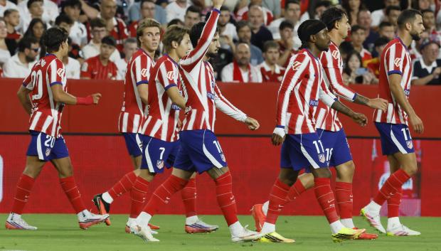 Álex Baena celebra su segundo gol en el Sánchez-Pizjuán