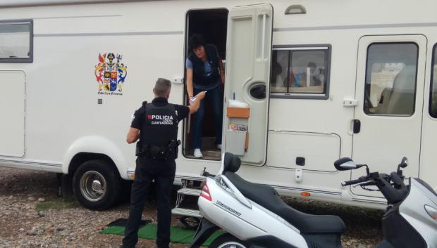 Dejar los zapatos en la puerta también es sancionable