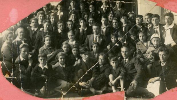 Niños y maestros de la Casa 9, Leningrado hacia 1938