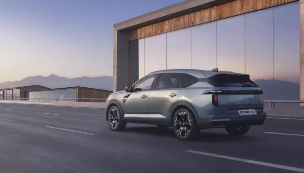 Dacia Striker Hybrid