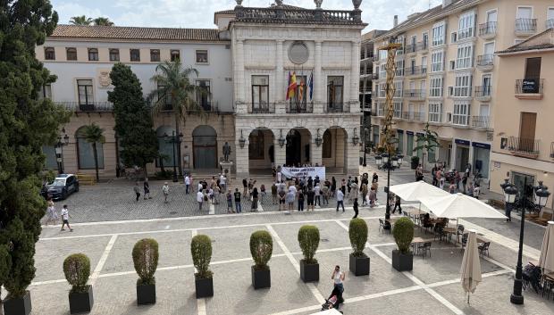 Imagen tomada este miércoles de la concentración en apoyo a Ceuta convocada por el alcalde socialista de Gandía