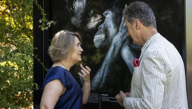 Marta Rivera de la Cruz y Tim Flich en la exposición