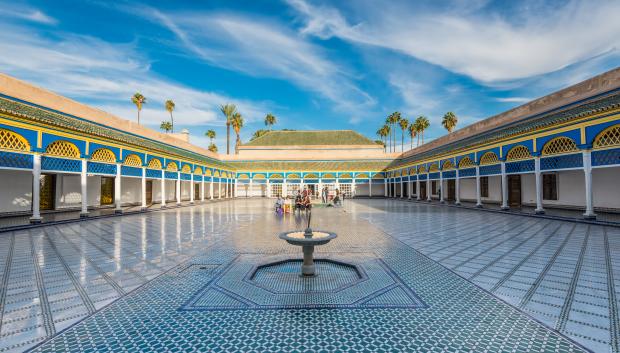 Uno de los patios del Palacio de la Bahía