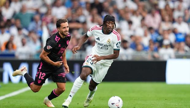 (Foto de ARCHIVO)
Yan Diomande of Real Madrid and Jose Salinas of Malaga CF compete for the ball during the Spanish League, LaLiga EA Sports, football match played between Real Madrid and Malaga CF at Bernabeu stadium on August 30, 2026, in Madrid, Spain.

Dennis Agyeman / AFP7 / Europa Press
30/8/2026 ONLY FOR USE IN SPAIN