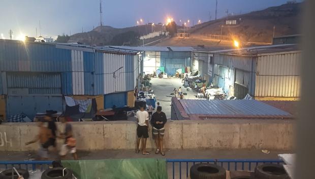 Un campamento de inmigrantes en mitad de Ceuta