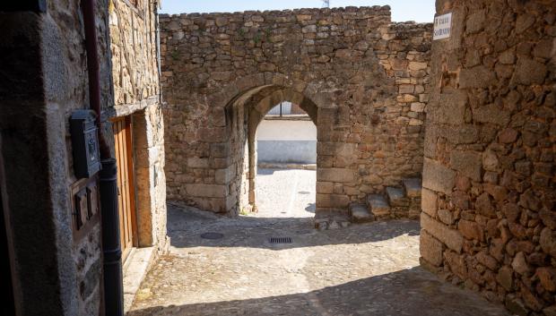 Puerta de la Villa en la muralla de Miranda del Castañar