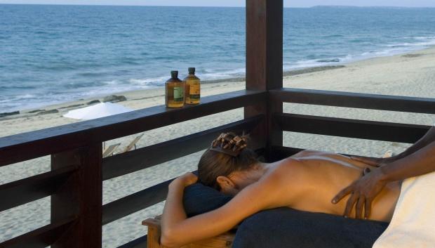 Masaje frente al mar en el exclusivo 'lodge' de Anjajavy