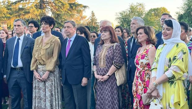 La fiesta en la embajada marroquí del 30 de julio, con los ministros Planas y Saiz