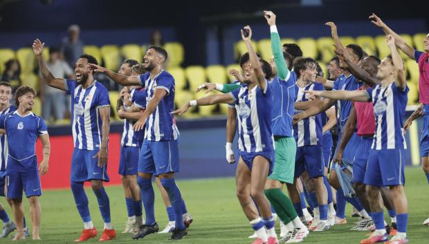 Los jugadores del Dépor celebran la victoria