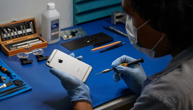 Los móviles de Apple son de los dispositivos más complicados de reparar