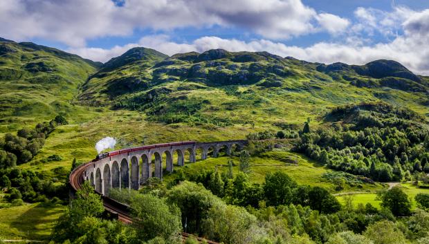 The Jacobite Steam Train en el Viaducto Glenfinnan