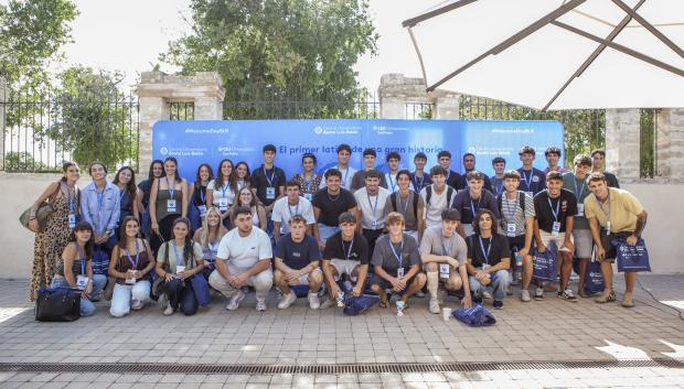 Nuevos alumnos del Centro Universitario Beato Luis Belda de Palma el primer día de curso